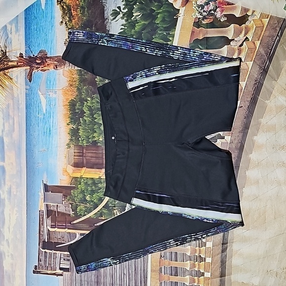 Athleta Capri Leggings Size Small - Picture 2 of 8